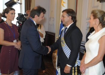 Secretario Ejecutivo de OLACDE, Alfonso Blanco Bonilla, presente durante el saludo protocolar al presidente de la República Oriental del Uruguay, Luis Lacalle Pou, durante la Ceremonia de Transmisión del Mando Presidencial.