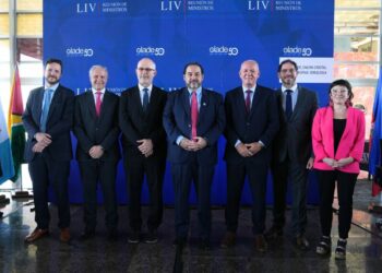 CAF y OLACDE firman convenio para impulsar la integración energética en Sudamérica