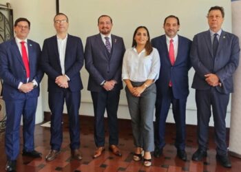 ALC acelera la movilidad eléctrica: OLACDE presenta cifras récord y reconoce liderazgo regional desde Costa Rica