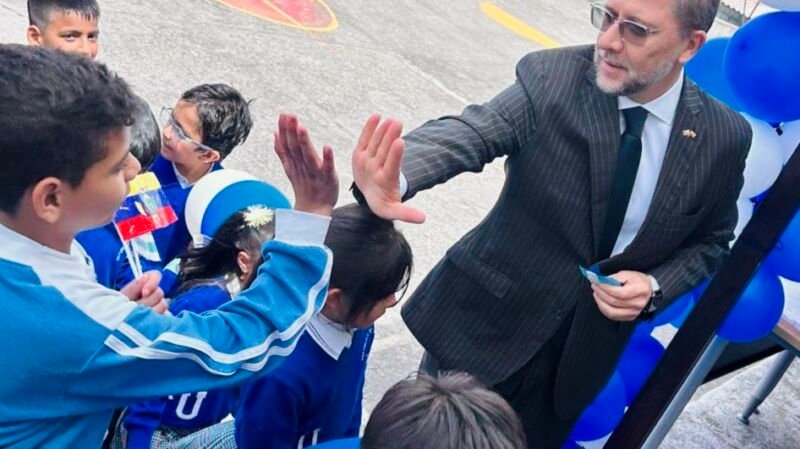 Image for the Tweet beginning: Ayer la Embajada visitó la