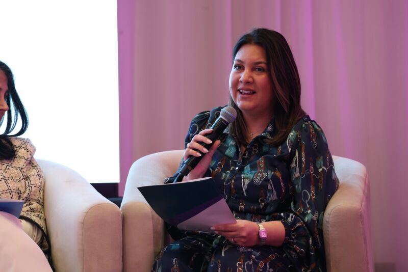 Image for the Tweet beginning: 🌎⚡ Más mujeres liderando la